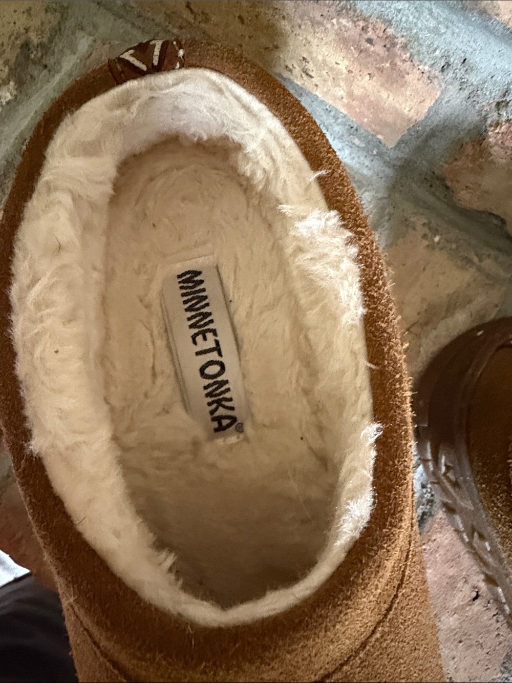 Minnetonka slippers - Picture 2 of 5